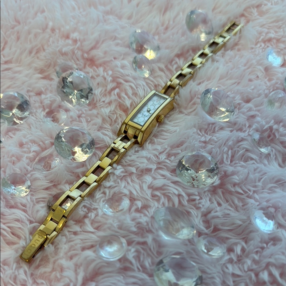 AUTHENTIC GUCCI Square Face Watch Ladies - Picture 5 of 8